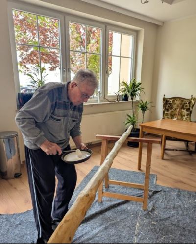 Vorbereitungen für das Maifest – Bild 1